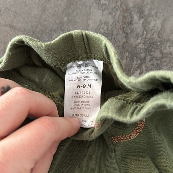 Green pants -6-9M - Picture 3 of 3